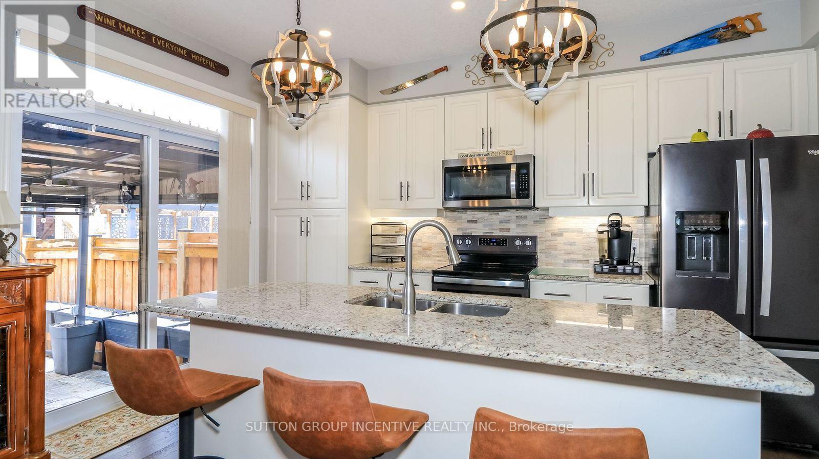 1012 Wright Drive, Midland, ON - Indoor Photo Showing Kitchen With Double Sink With Upgraded Kitchen