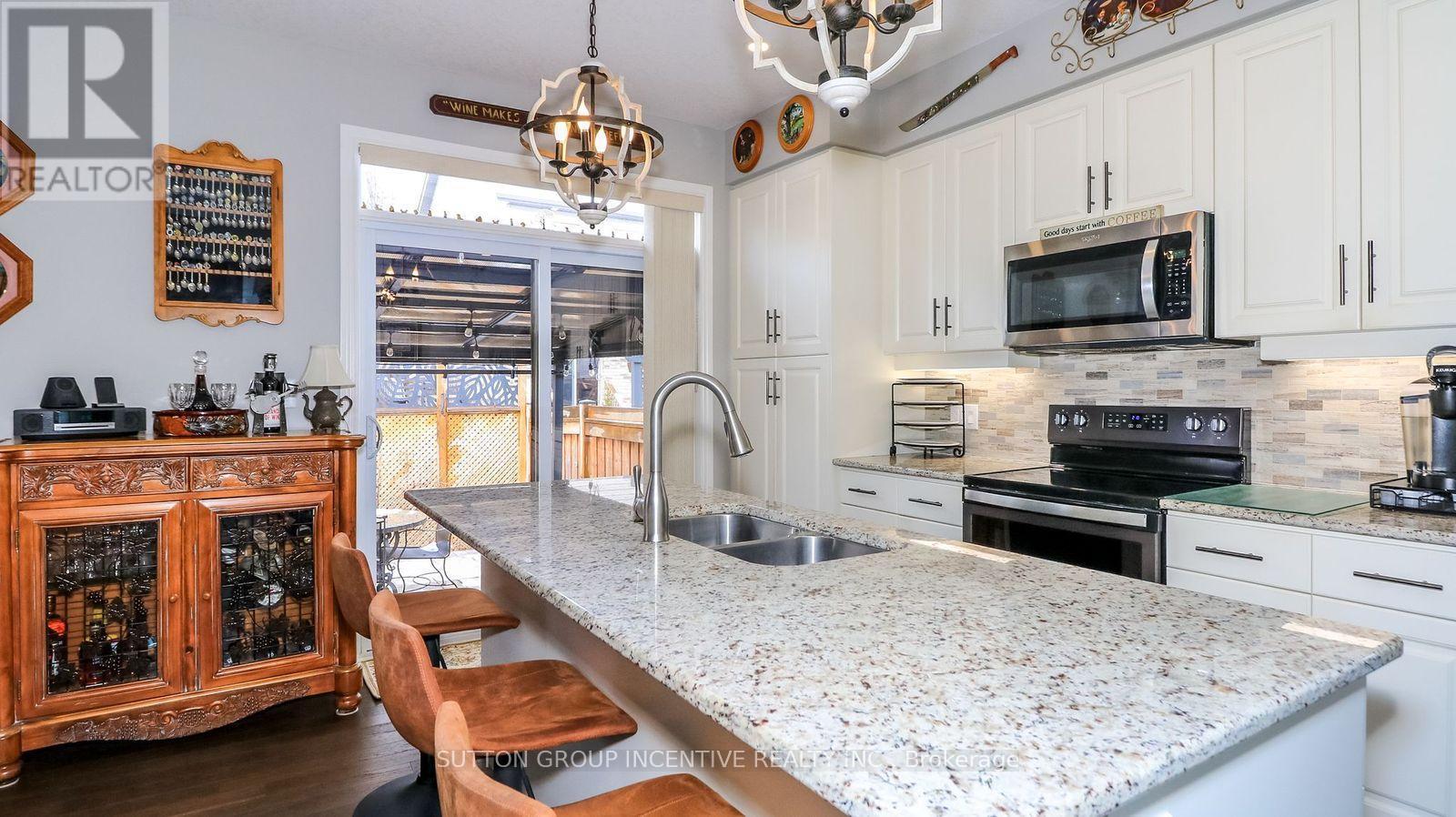 1012 Wright Drive, Midland, ON - Indoor Photo Showing Kitchen With Double Sink With Upgraded Kitchen