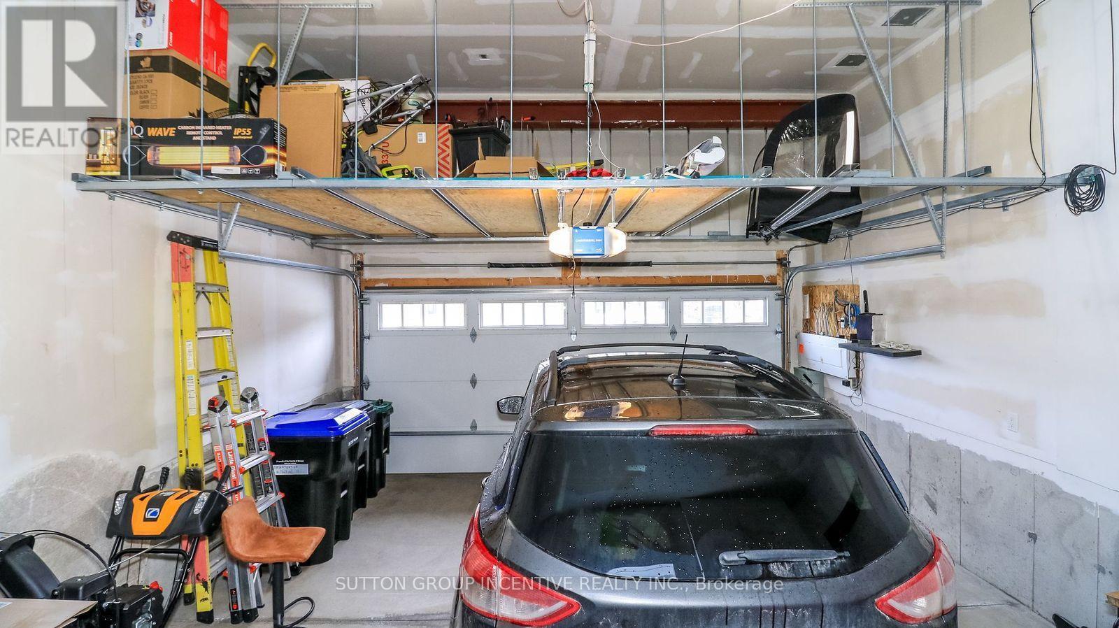 1012 Wright Drive, Midland, ON - Indoor Photo Showing Garage