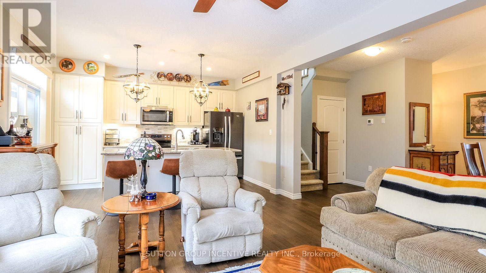 1012 Wright Drive, Midland, ON - Indoor Photo Showing Living Room
