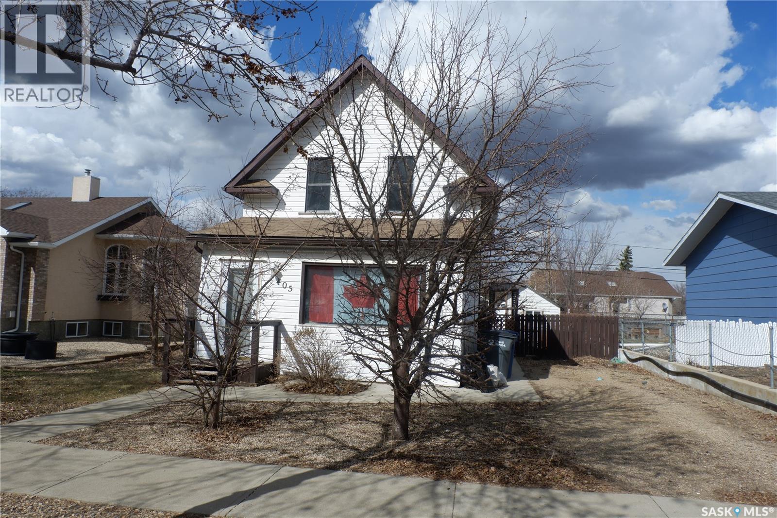 405 4Th Avenue E, Assiniboia, SK - Outdoor