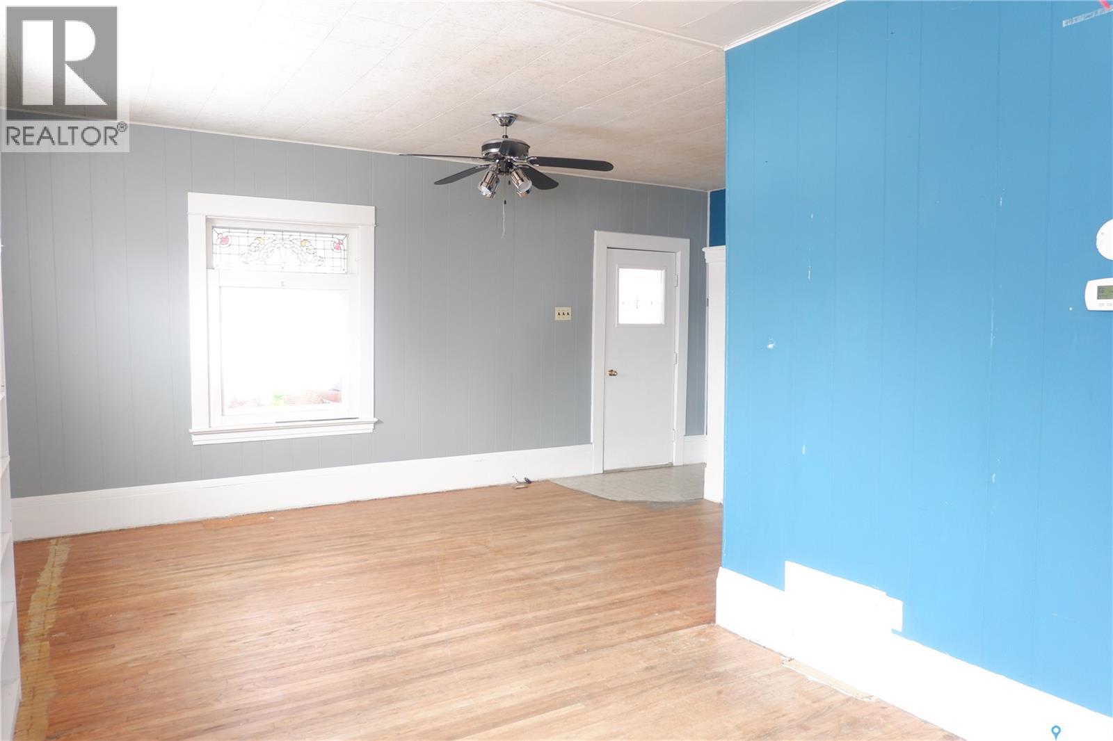 405 4Th Avenue E, Assiniboia, SK - Indoor Photo Showing Other Room