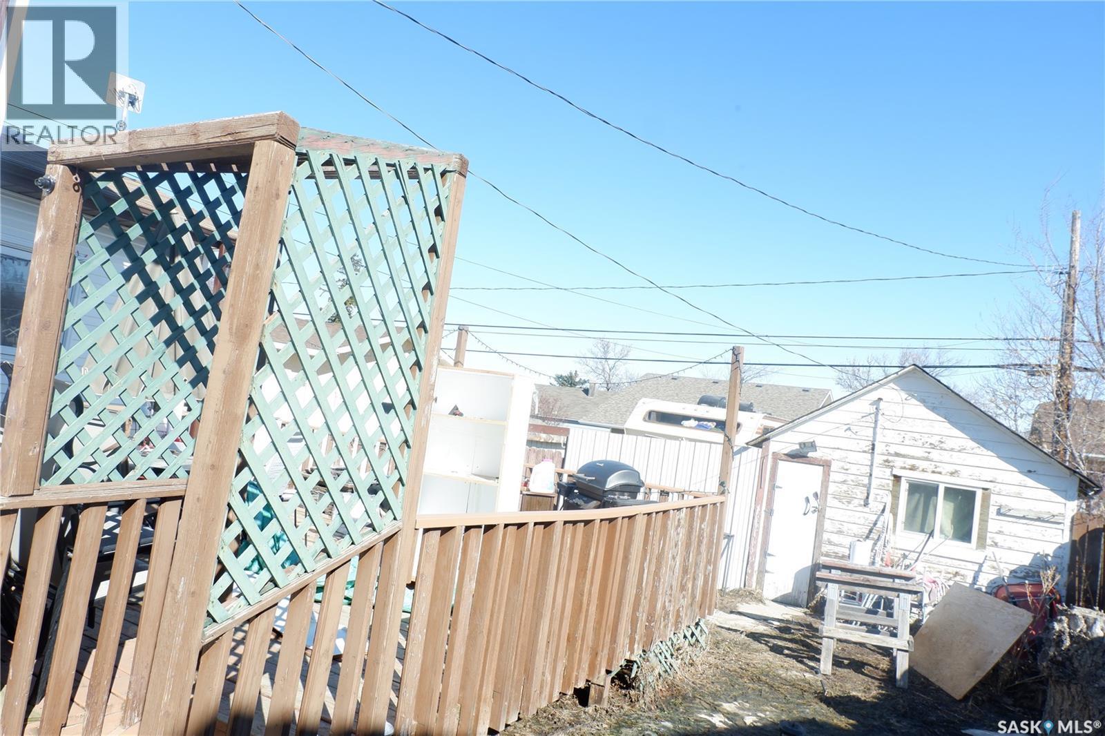 405 4Th Avenue E, Assiniboia, SK - Outdoor