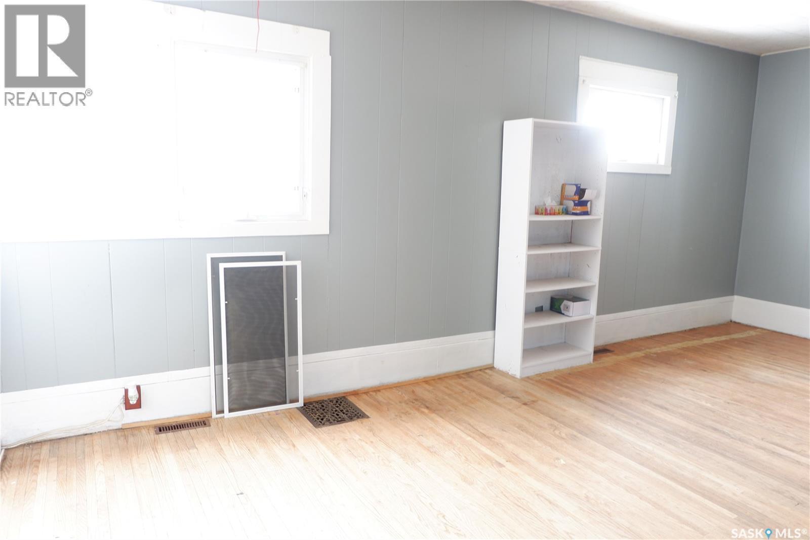 405 4Th Avenue E, Assiniboia, SK - Indoor Photo Showing Other Room