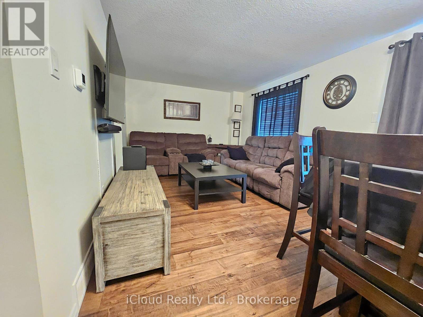 458 Misty Crescent, Kitchener, ON - Indoor Photo Showing Living Room