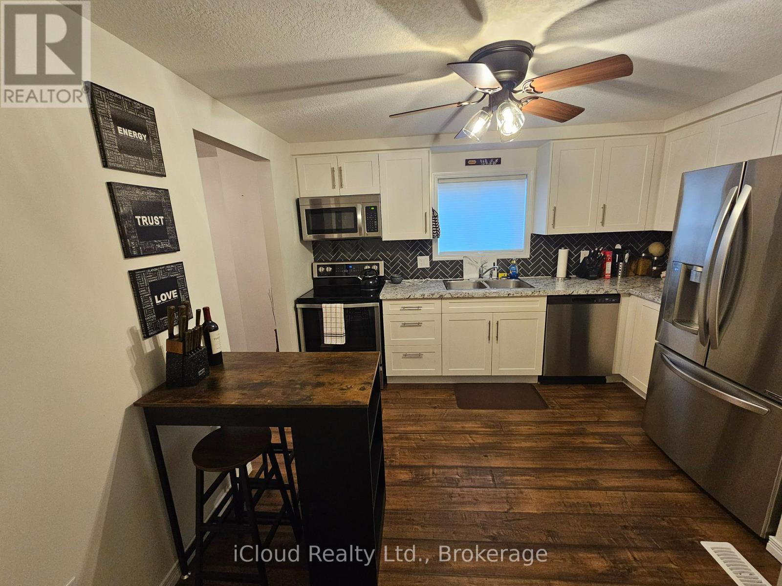 458 Misty Crescent, Kitchener, ON - Indoor Photo Showing Kitchen With Double Sink