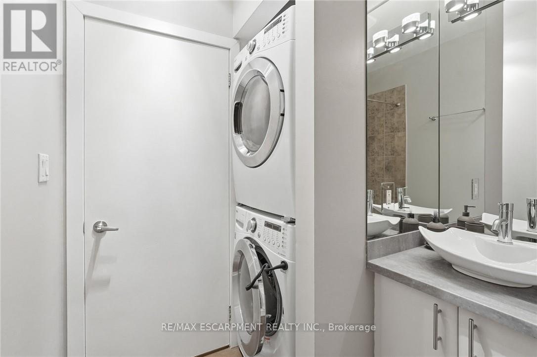 510 - 66 Bay Street S, Hamilton, ON - Indoor Photo Showing Laundry Room