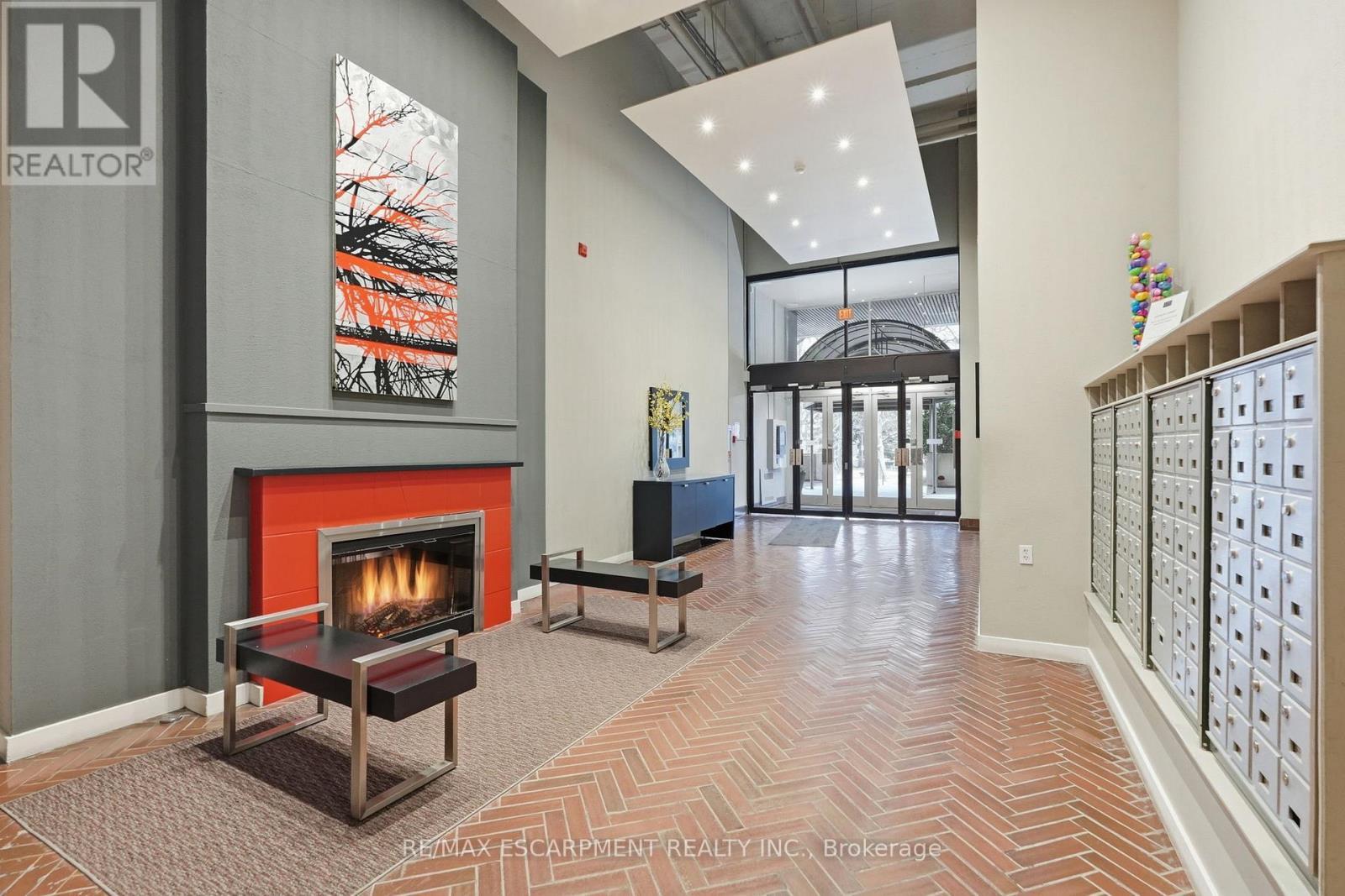 510 - 66 Bay Street S, Hamilton, ON - Indoor With Fireplace