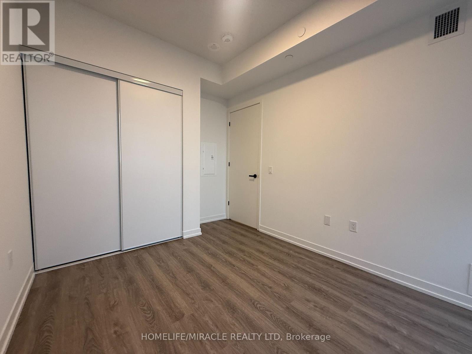 2005 - 8 Interchange Way, Vaughan, ON - Indoor Photo Showing Other Room