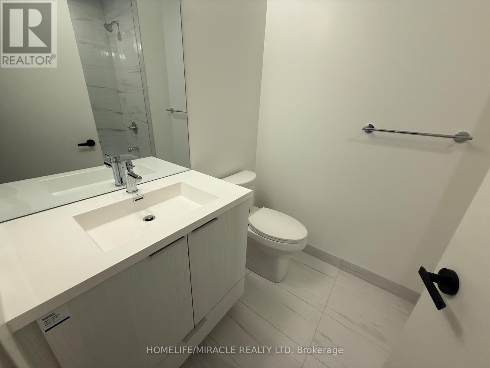 2005 - 8 Interchange Way, Vaughan, ON - Indoor Photo Showing Bathroom