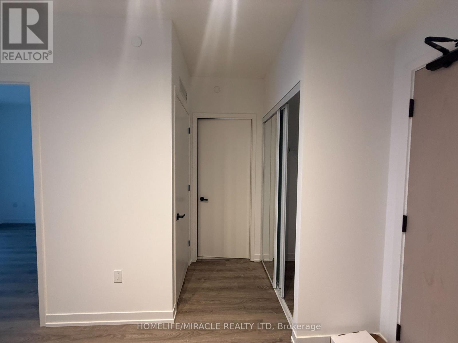2005 - 8 Interchange Way, Vaughan, ON - Indoor Photo Showing Other Room