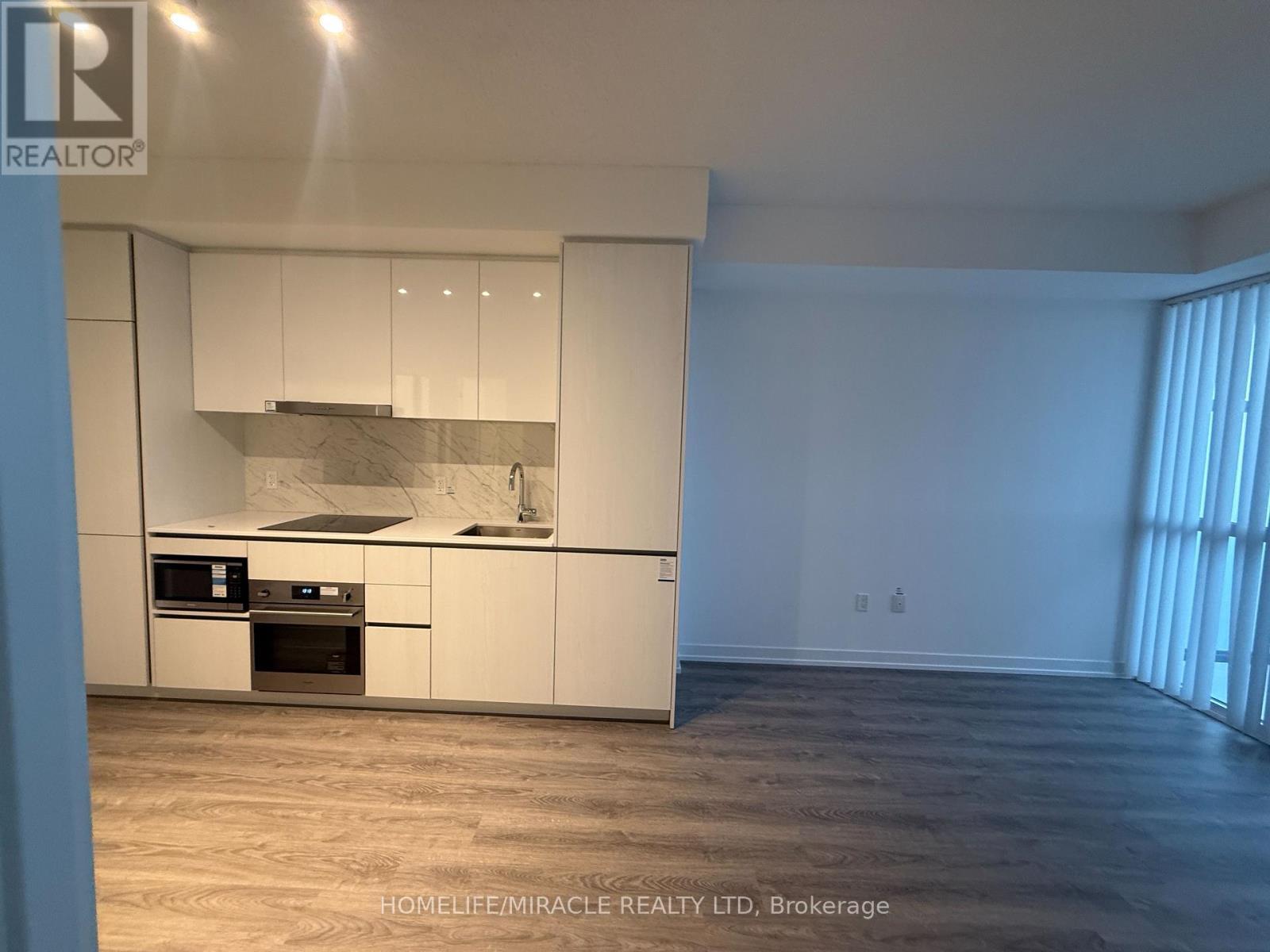 2005 - 8 Interchange Way, Vaughan, ON - Indoor Photo Showing Kitchen