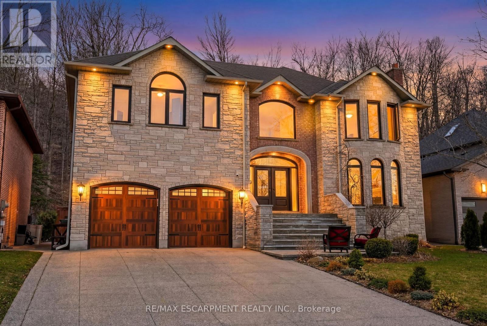 82 Maple Drive, Hamilton, ON - Outdoor With Facade