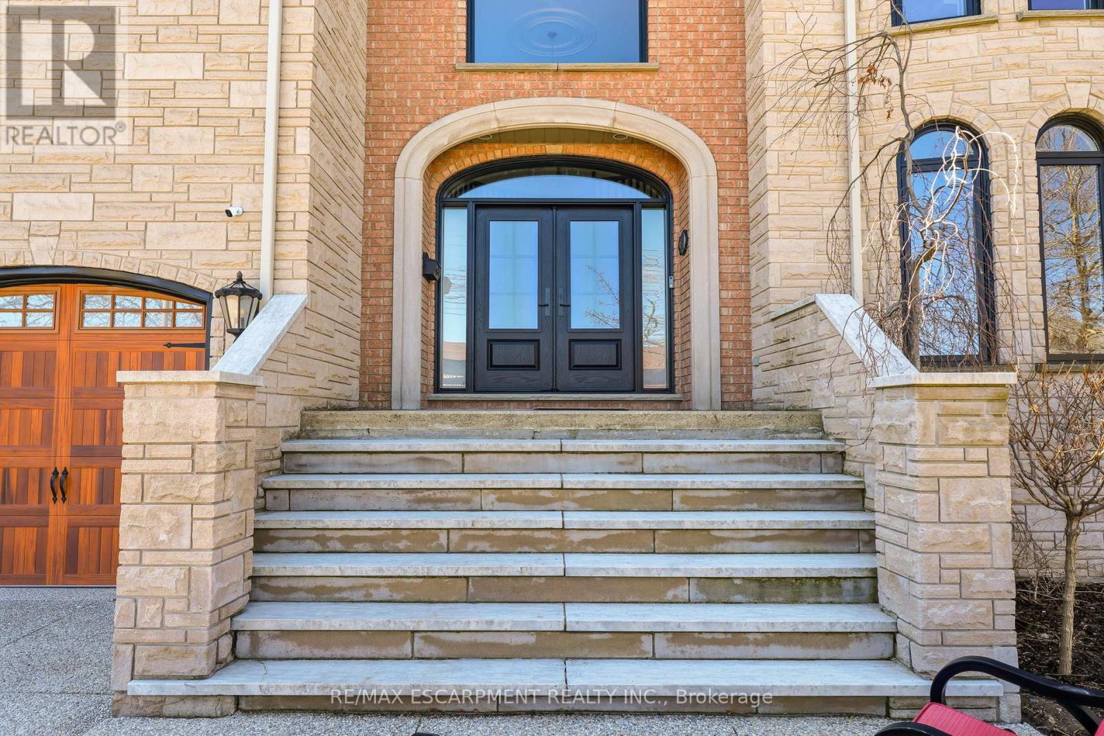 82 Maple Drive, Hamilton, ON - Outdoor