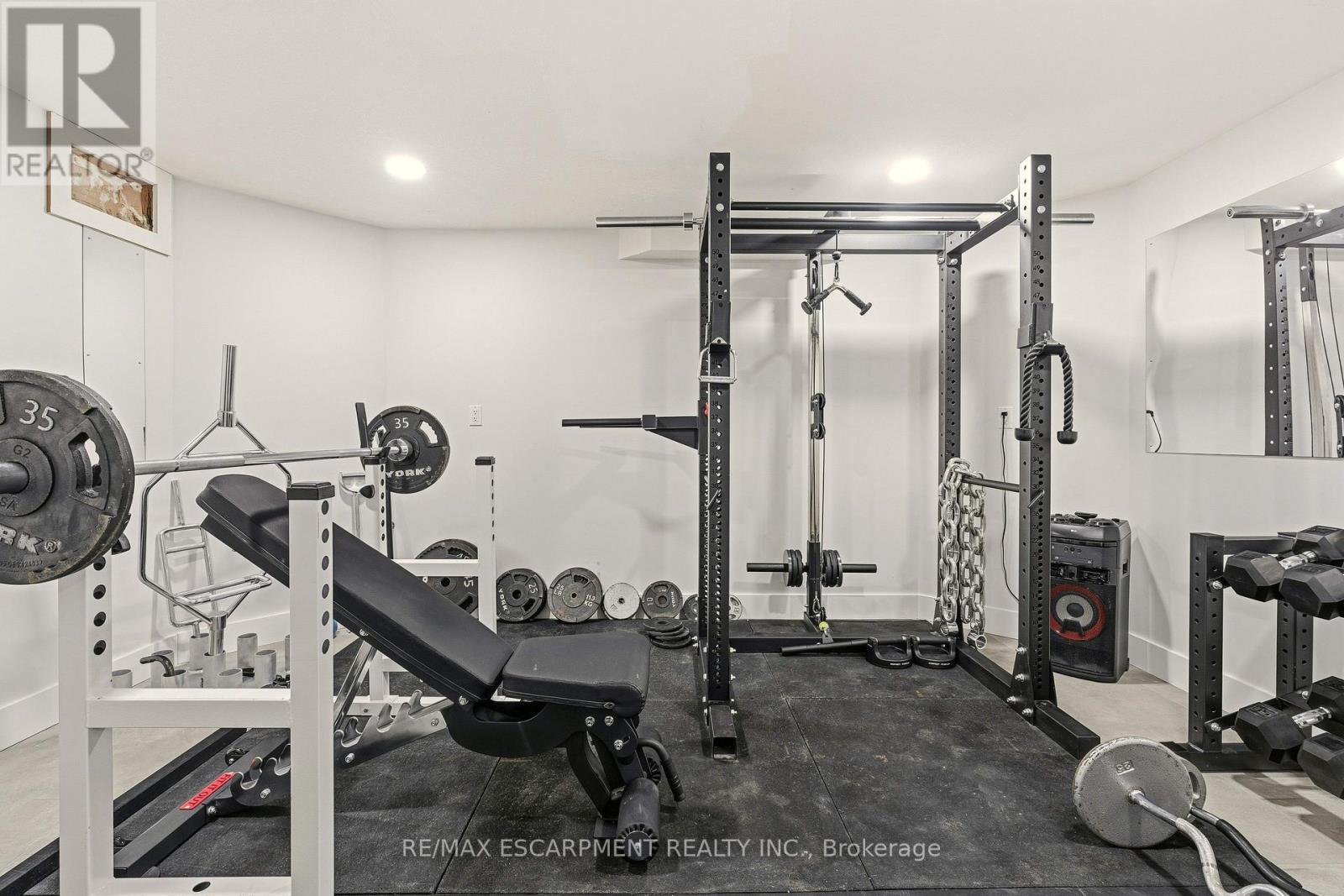 82 Maple Drive, Hamilton, ON - Indoor Photo Showing Gym Room