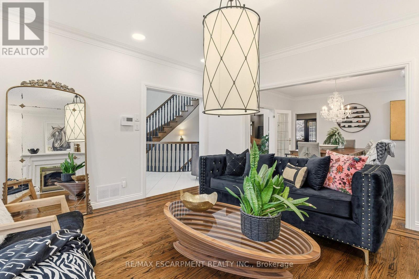 82 Maple Drive, Hamilton, ON - Indoor Photo Showing Living Room With Fireplace
