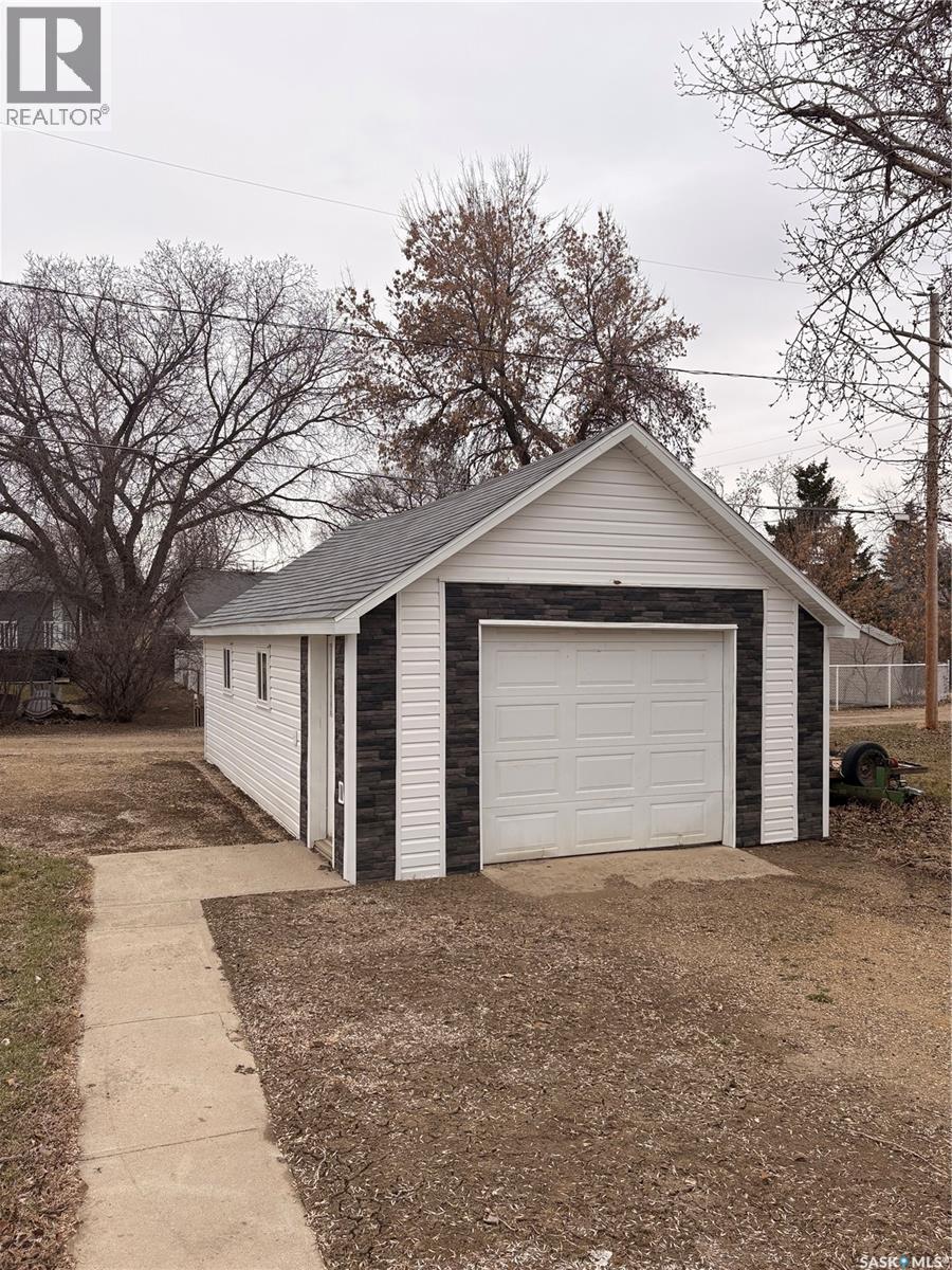 118 2Nd Street E, Lafleche, SK - Outdoor