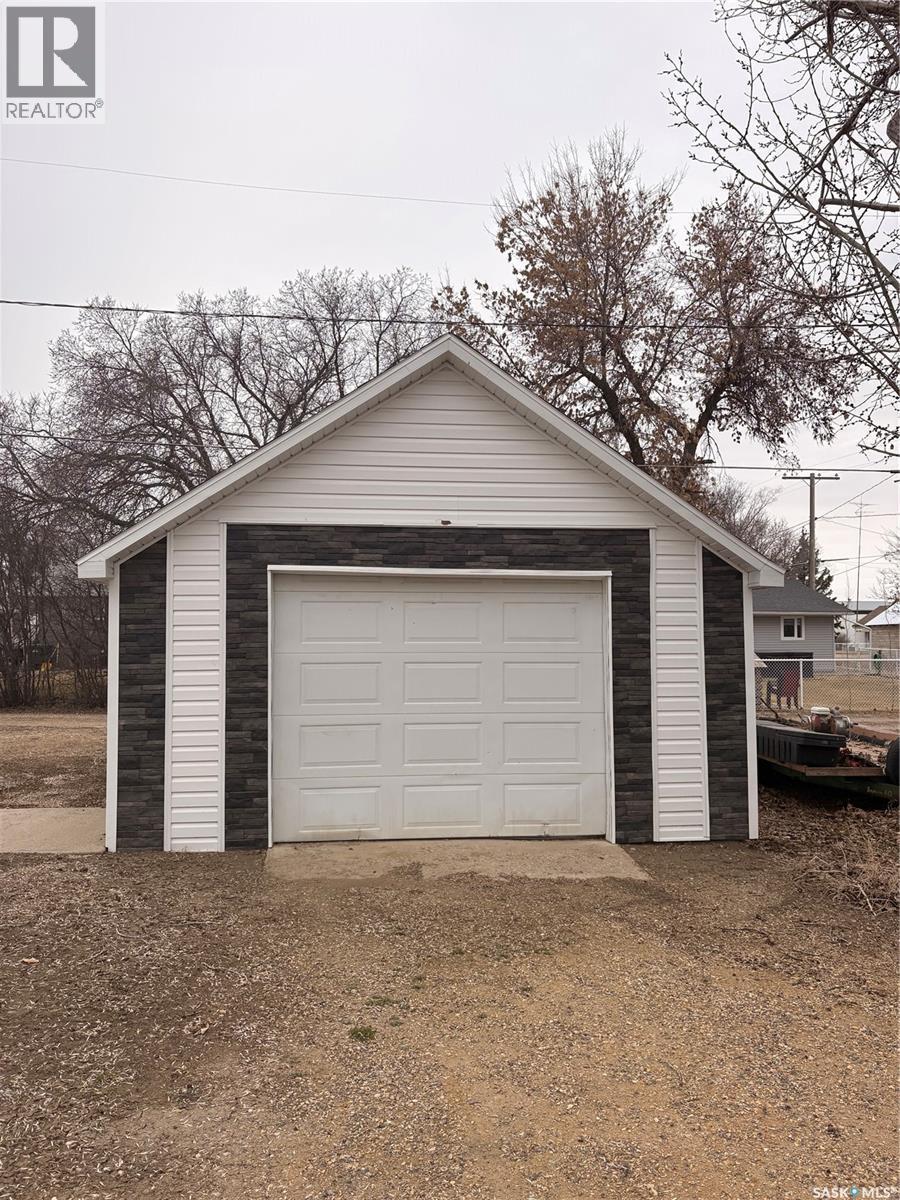 118 2Nd Street E, Lafleche, SK - Outdoor