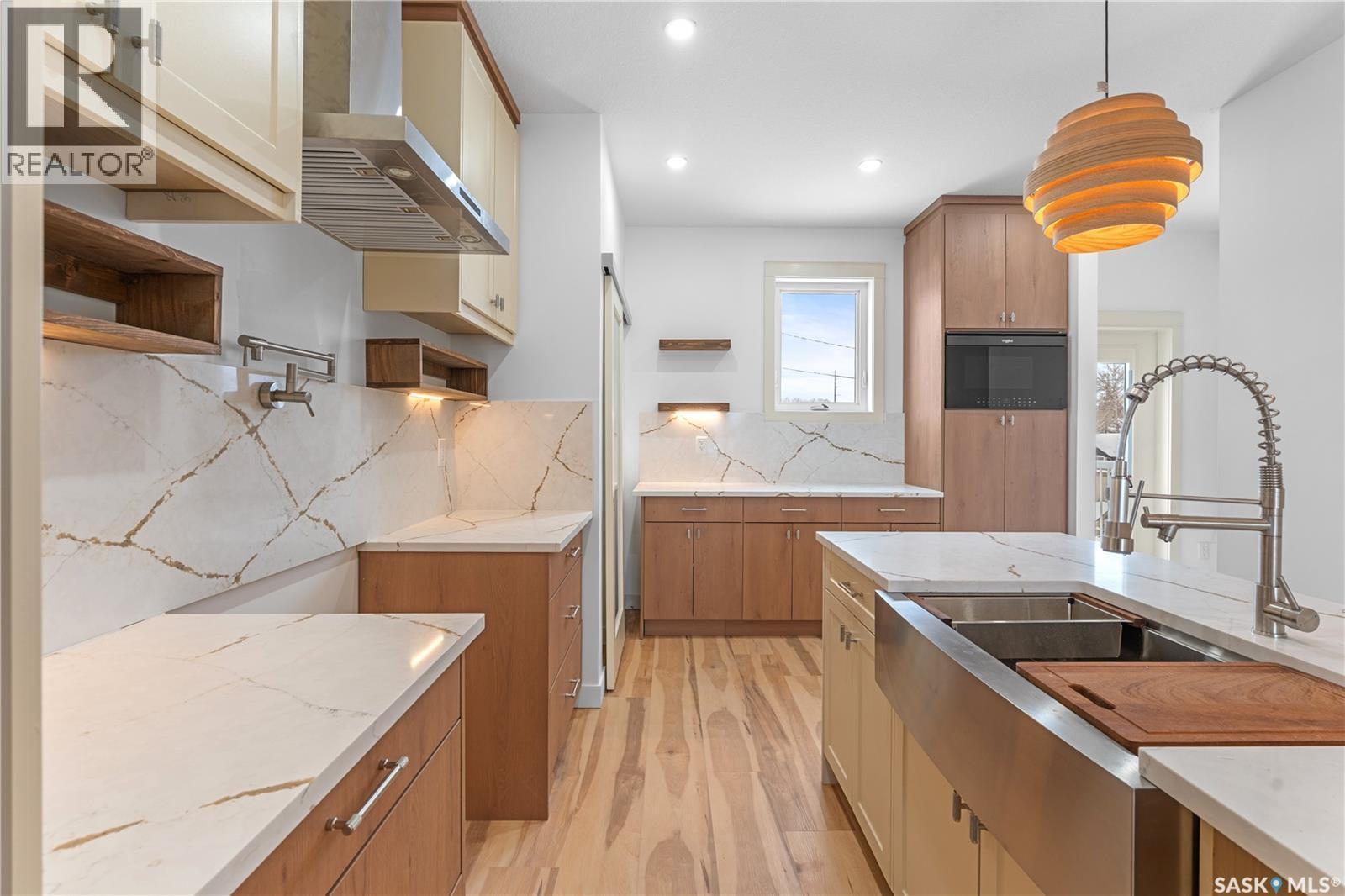 424 Empress Street, Saskatoon, SK - Indoor Photo Showing Kitchen With Double Sink