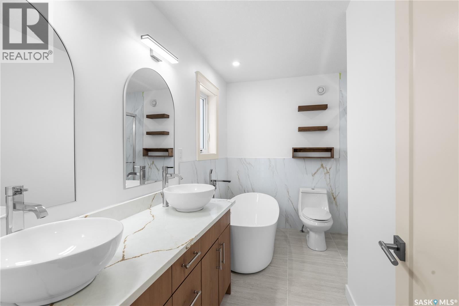 424 Empress Street, Saskatoon, SK - Indoor Photo Showing Bathroom