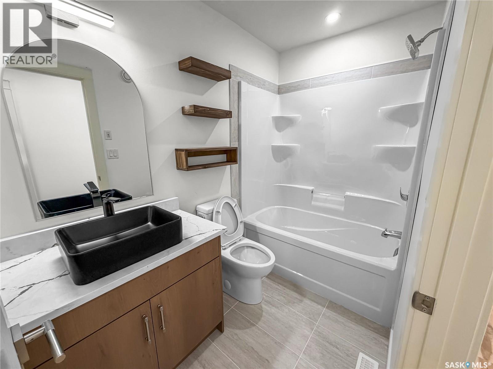 424 Empress Street, Saskatoon, SK - Indoor Photo Showing Bathroom