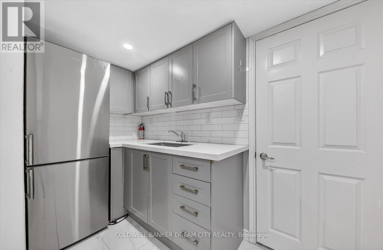 3 Windrush Trail, Toronto, ON - Indoor Photo Showing Kitchen