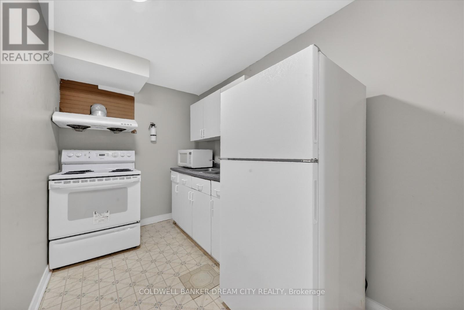 3 Windrush Trail, Toronto, ON - Indoor Photo Showing Kitchen