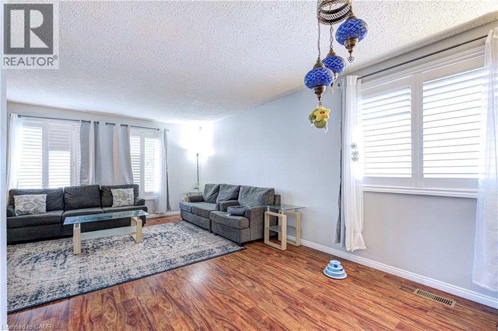 78 Markson Crescent, Hamilton, ON - Indoor Photo Showing Living Room