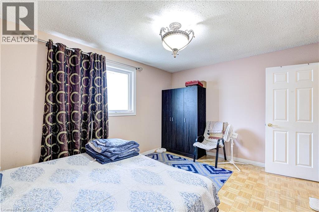 78 Markson Crescent, Hamilton, ON - Indoor Photo Showing Bedroom