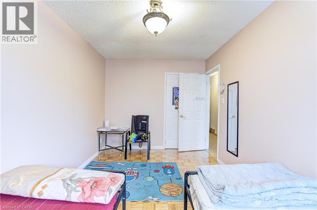 78 Markson Crescent, Hamilton, ON - Indoor Photo Showing Bedroom