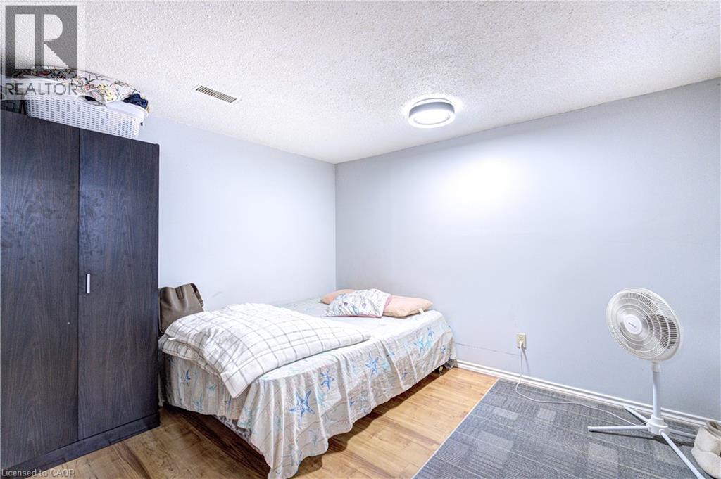 78 Markson Crescent, Hamilton, ON - Indoor Photo Showing Bedroom