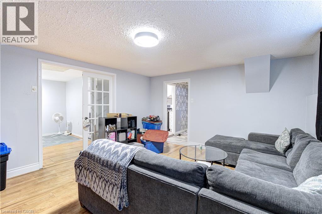 78 Markson Crescent, Hamilton, ON - Indoor Photo Showing Living Room
