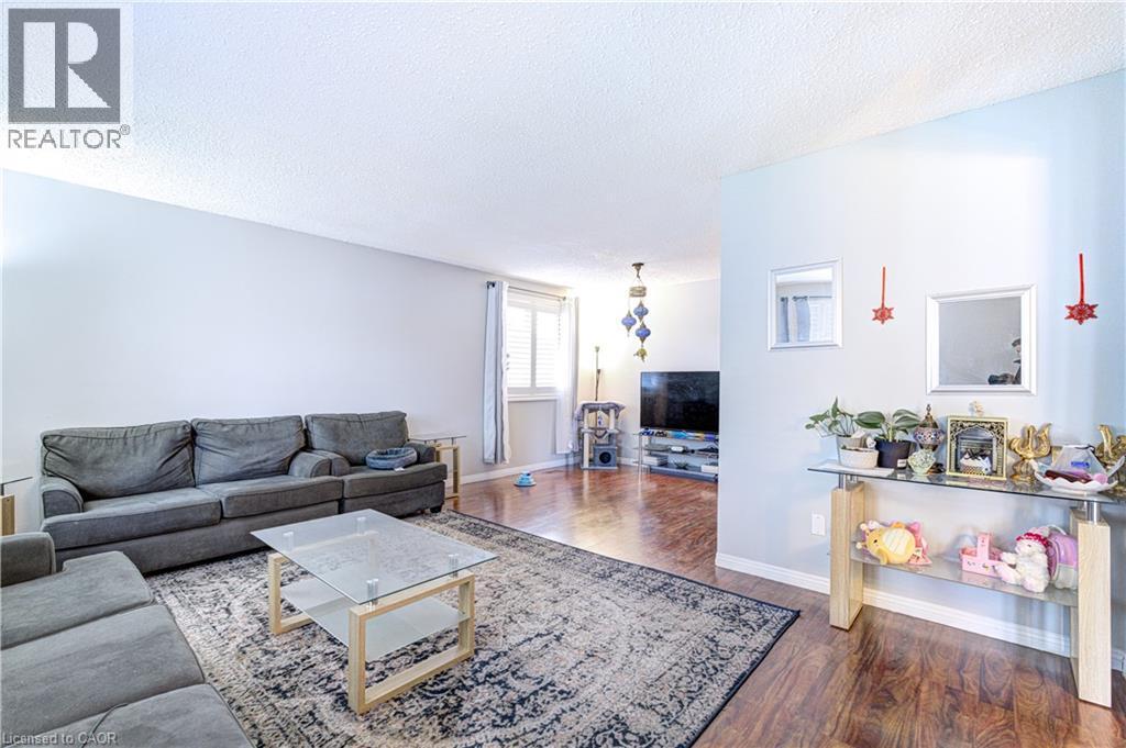 78 Markson Crescent, Hamilton, ON - Indoor Photo Showing Living Room