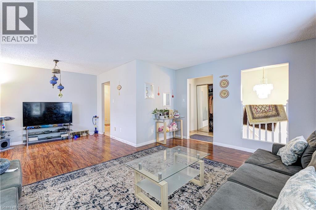 78 Markson Crescent, Hamilton, ON - Indoor Photo Showing Living Room