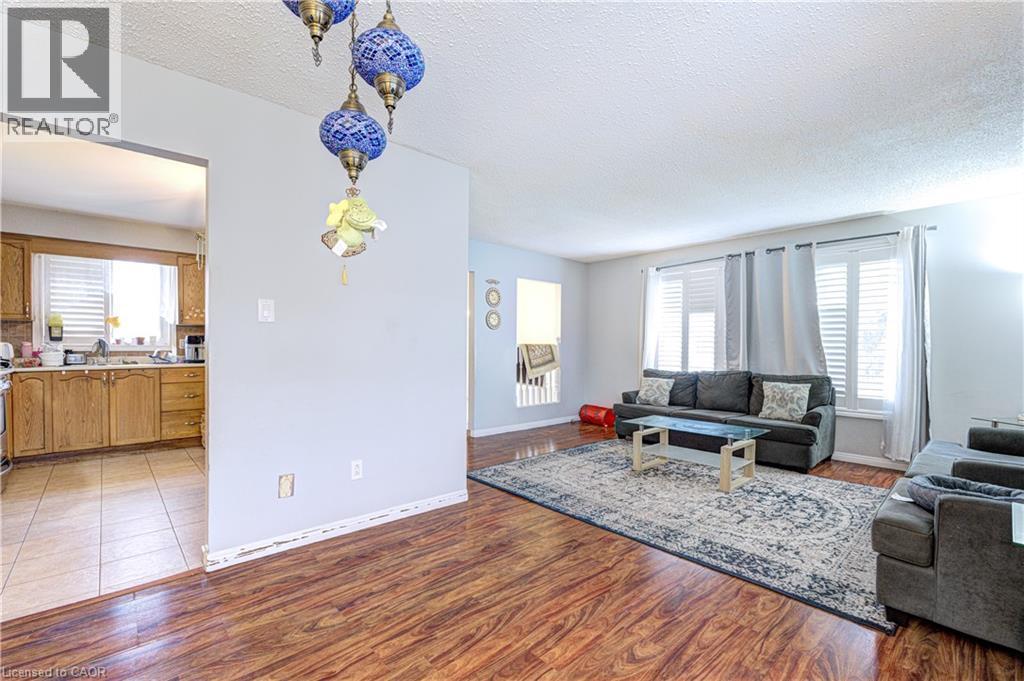 78 Markson Crescent, Hamilton, ON - Indoor Photo Showing Living Room