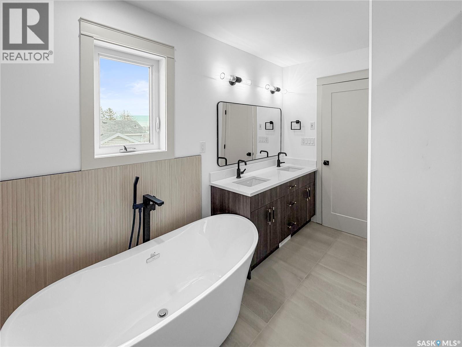 426 Empress Street, Saskatoon, SK - Indoor Photo Showing Bathroom