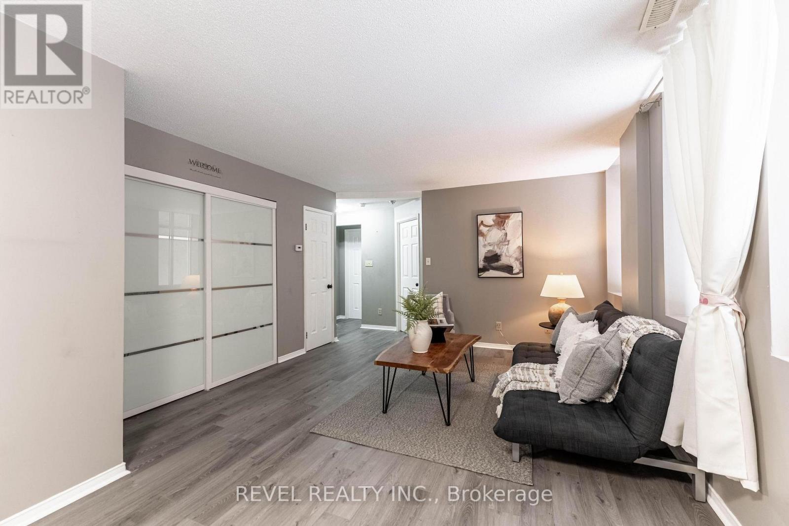 303 - 36 James Street S, Hamilton, ON - Indoor Photo Showing Living Room