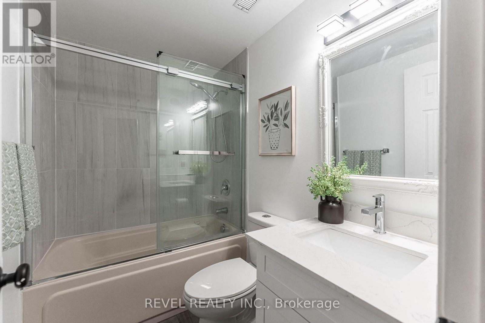 303 - 36 James Street S, Hamilton, ON - Indoor Photo Showing Bathroom