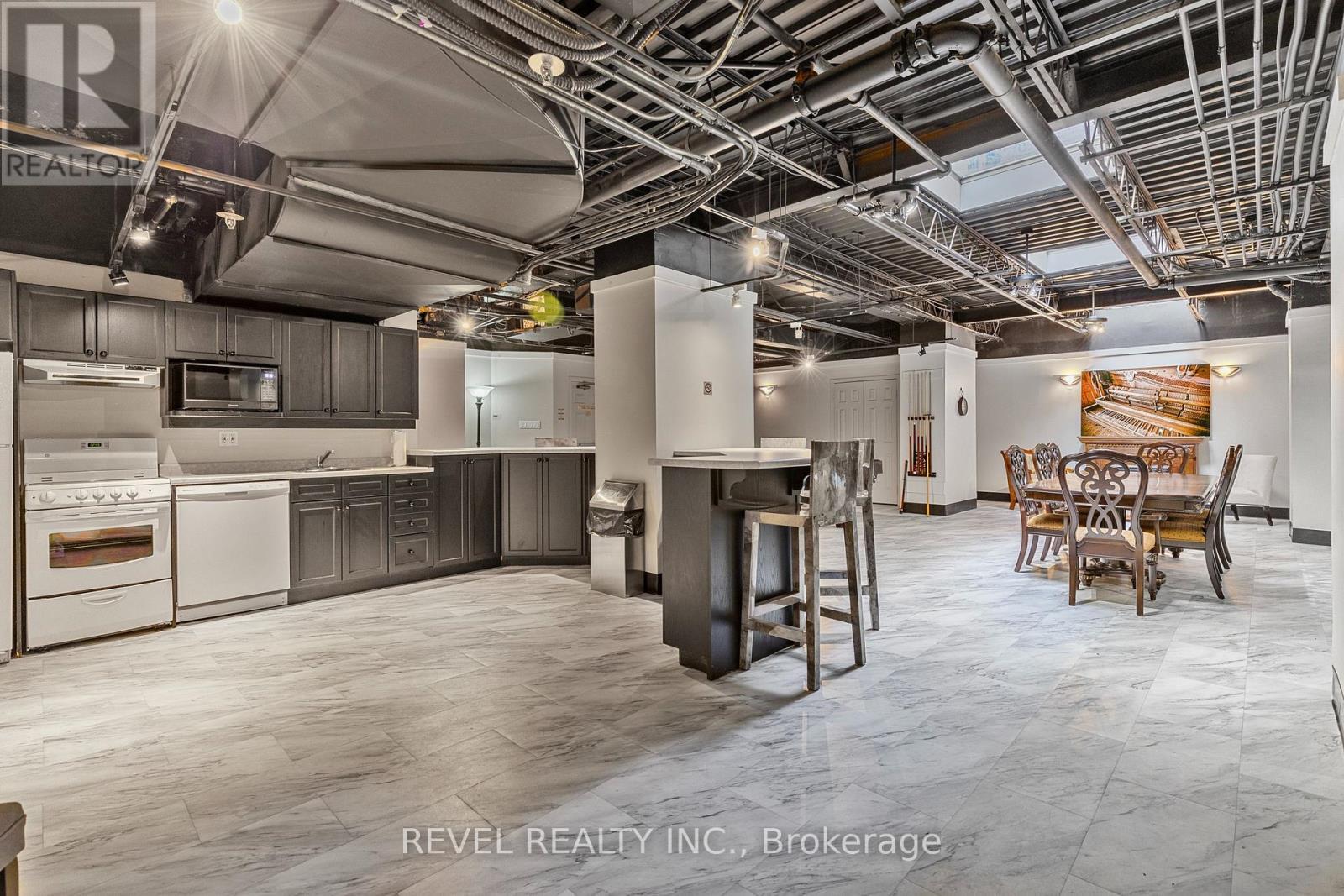 303 - 36 James Street S, Hamilton, ON - Indoor Photo Showing Kitchen
