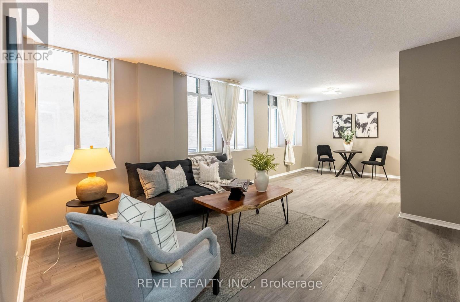 303 - 36 James Street S, Hamilton, ON - Indoor Photo Showing Living Room