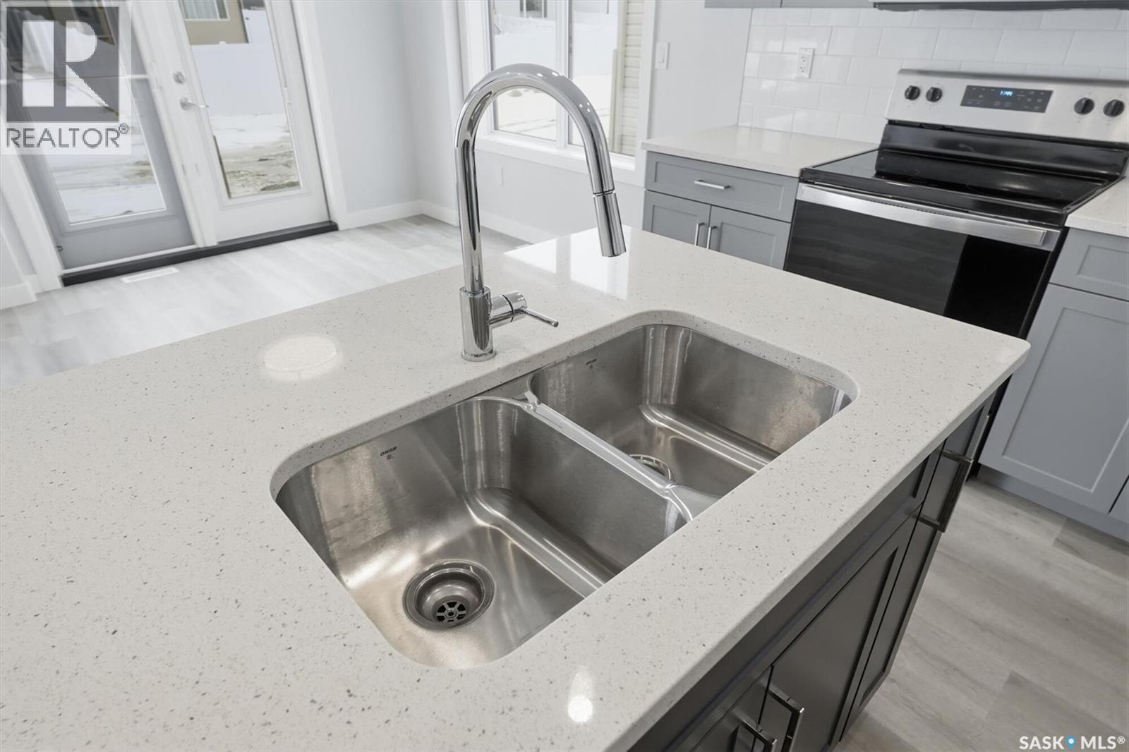 262 Kostiuk Crescent, Saskatoon, SK - Indoor Photo Showing Kitchen With Double Sink
