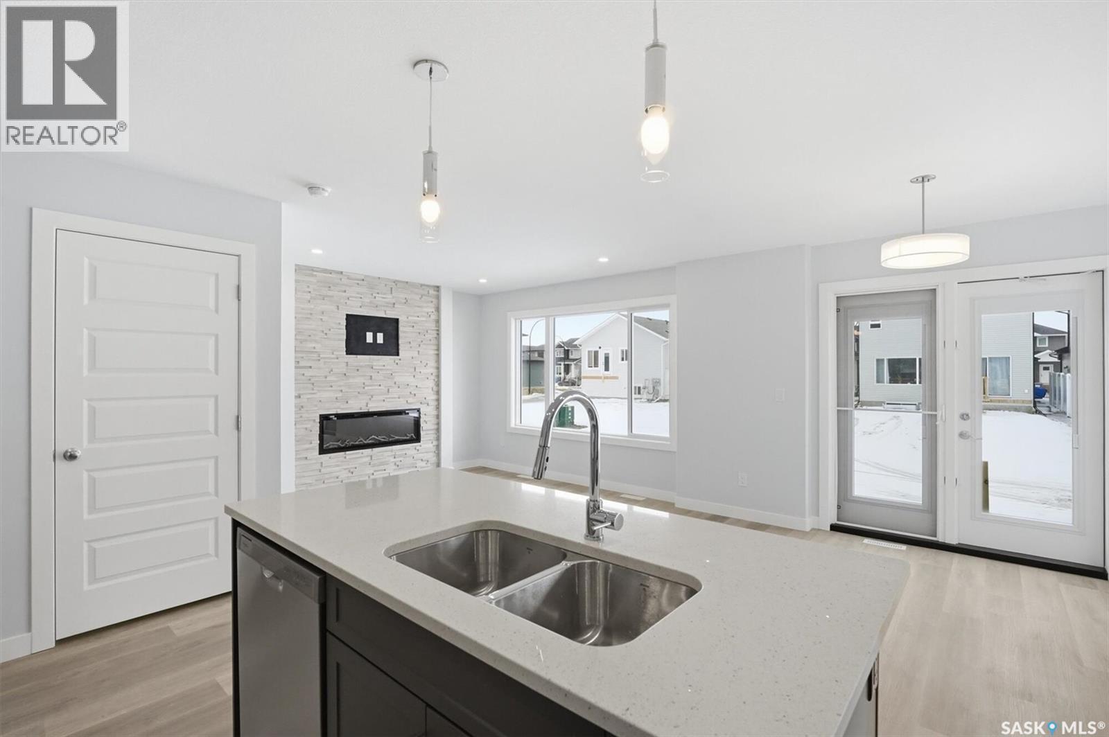 262 Kostiuk Crescent, Saskatoon, SK - Indoor Photo Showing Kitchen With Double Sink
