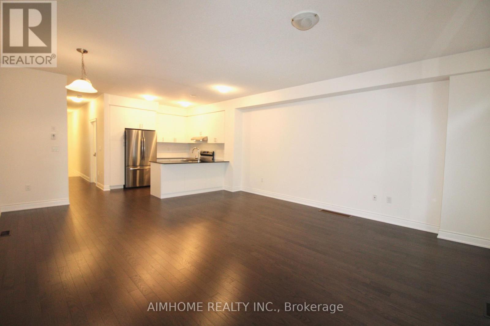 3 Terrain Court, East Gwillimbury, ON - Indoor