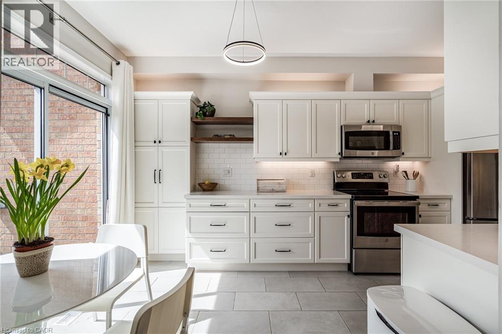10 Davidson Boulevard Unit# 24, Dundas, ON - Indoor Photo Showing Kitchen With Stainless Steel Kitchen
