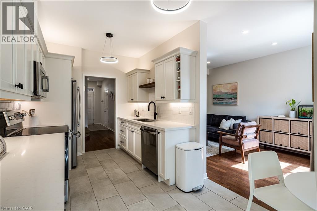 10 Davidson Boulevard Unit# 24, Dundas, ON - Indoor Photo Showing Kitchen With Stainless Steel Kitchen