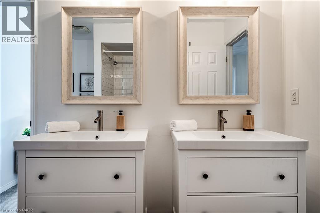 10 Davidson Boulevard Unit# 24, Dundas, ON - Indoor Photo Showing Bathroom