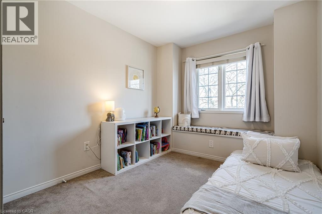10 Davidson Boulevard Unit# 24, Dundas, ON - Indoor Photo Showing Bedroom