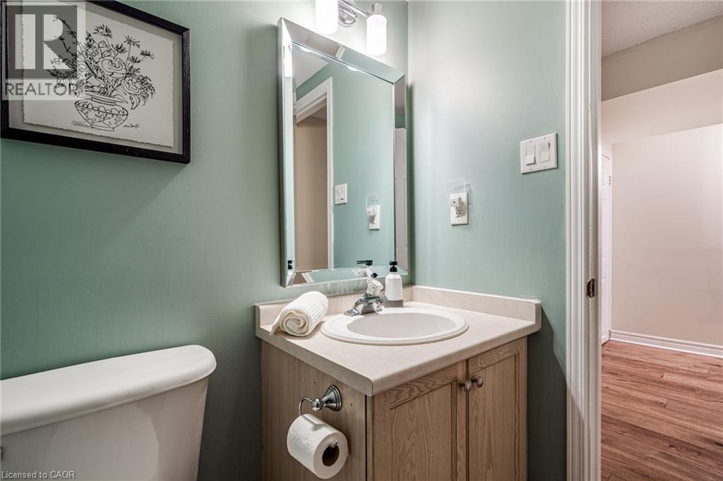 10 Davidson Boulevard Unit# 24, Dundas, ON - Indoor Photo Showing Bathroom