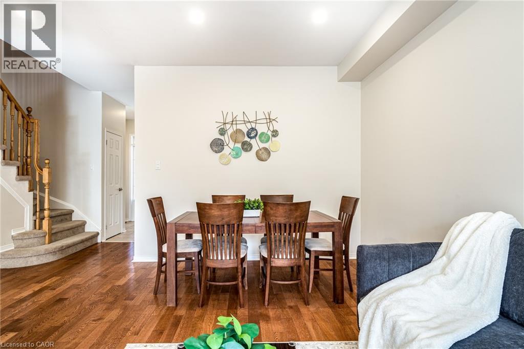 10 Davidson Boulevard Unit# 24, Dundas, ON - Indoor Photo Showing Dining Room