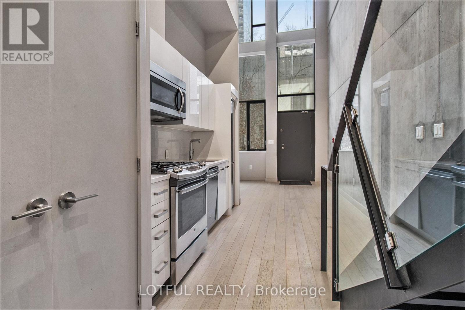 334 Gloucester Street, Ottawa, ON - Indoor Photo Showing Kitchen